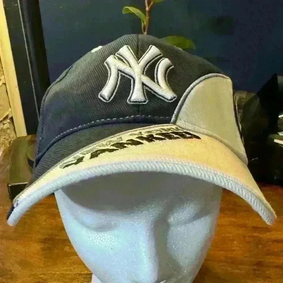 Vintage New York Yankees Strapback Hat Big Side Logo Color Block Fan Favorite - Picture 2 of 12